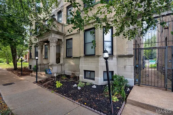 4309 Maryland AVE #10B, St Louis, MO 63108