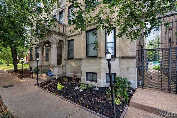 4309 Maryland AVE #10B, St Louis, MO 63108
