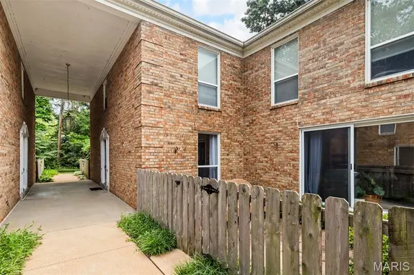 418 Colony Woods DR, Kirkwood, MO 63122