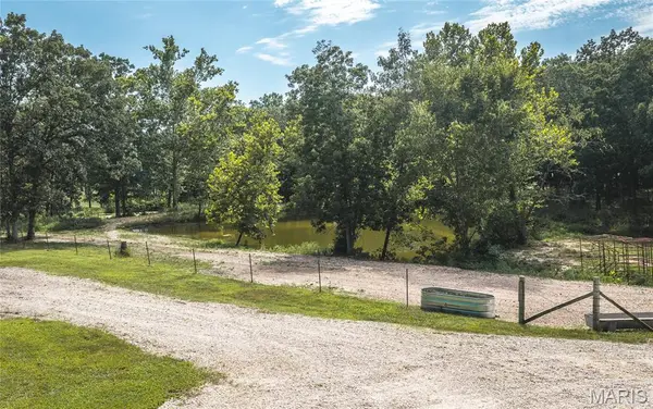 2420 Luhring LN, Rosebud, MO 63091