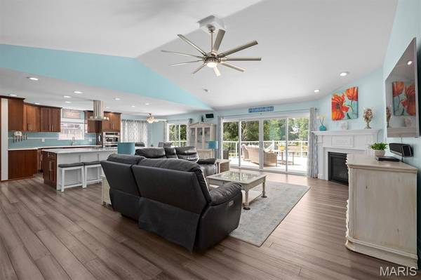 90 Shore DR SW, Edwardsville, IL 62025
