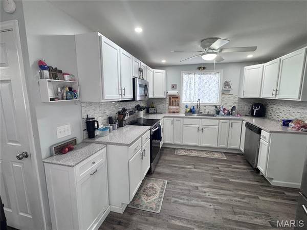 3015 Marsh AVE, Hannibal, MO 63401