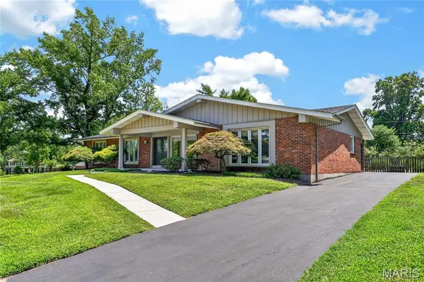 14316 Markham LN, Chesterfield, MO 63017