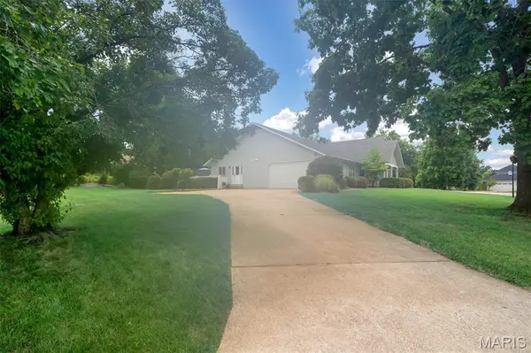 32 Kensington Place CT, St Charles, MO 63304