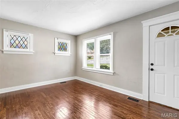 3302 Welsberg DR, St Louis, MO 63121