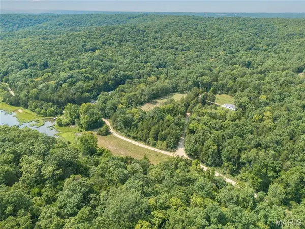 400 Hill Side RD, De Soto, MO 63020