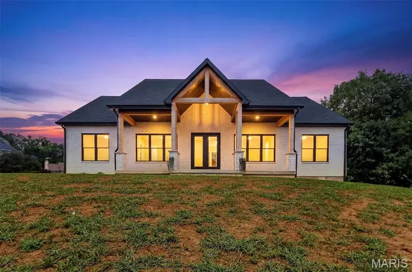 10116 Norwoods Ct, Hannibal, MO 63401