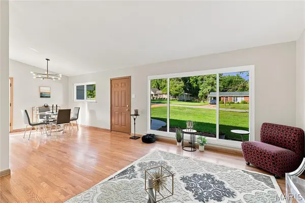 23 Country Squire LN, St Louis, MO 63146