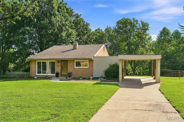 23 Country Squire LN, St Louis, MO 63146