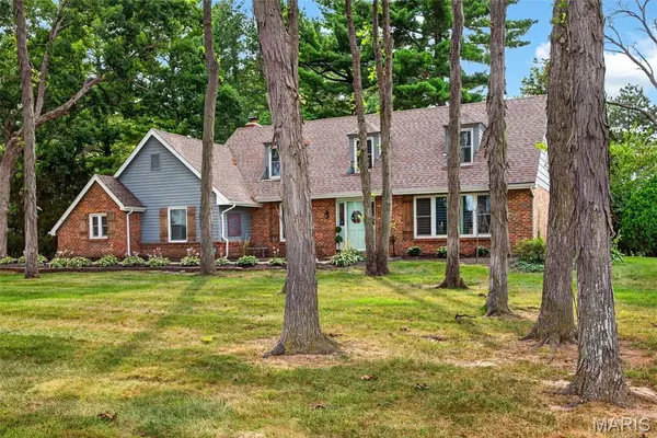 4 Chantilly CT, Lake St Louis, MO 63367