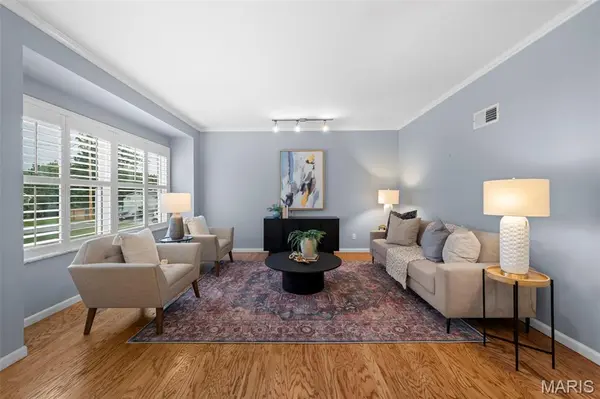 800 E Essex AVE, Glendale, MO 63122