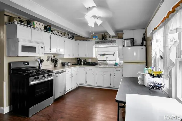 712 W Main ST, Carlinville, IL 62626