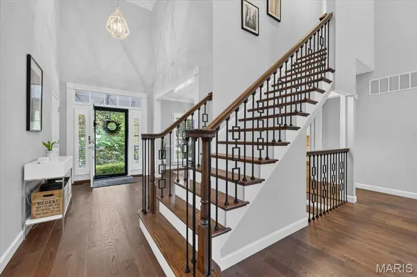 587 Eagle Manor LN, St Louis, MO 63017