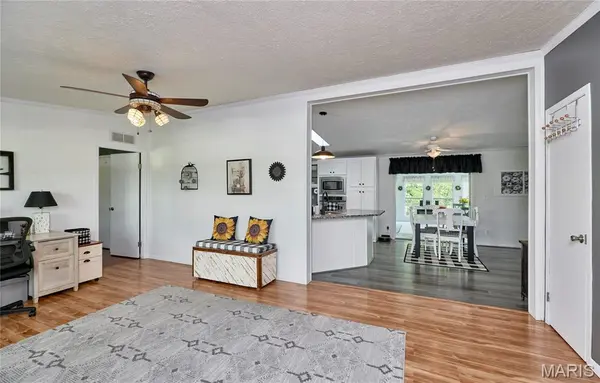 141 Sun Haven DR, Silex, MO 63377