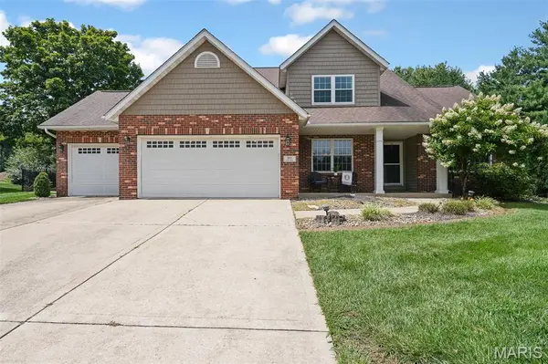 160 Oaklawn DR, Glen Carbon, IL 62034