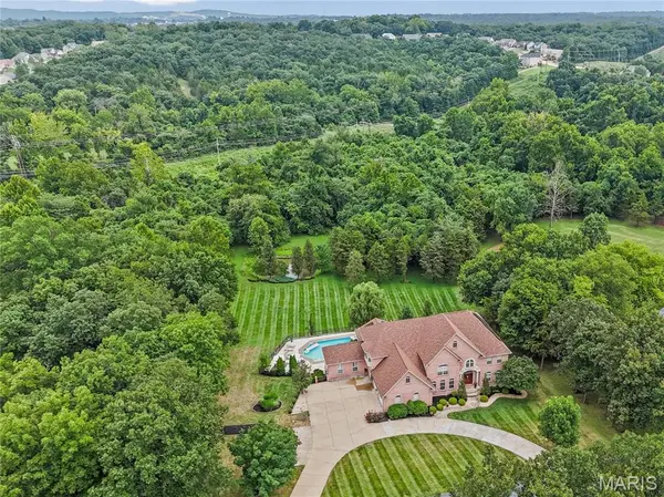 10570 Glen Oaks DR, Festus, MO 63028