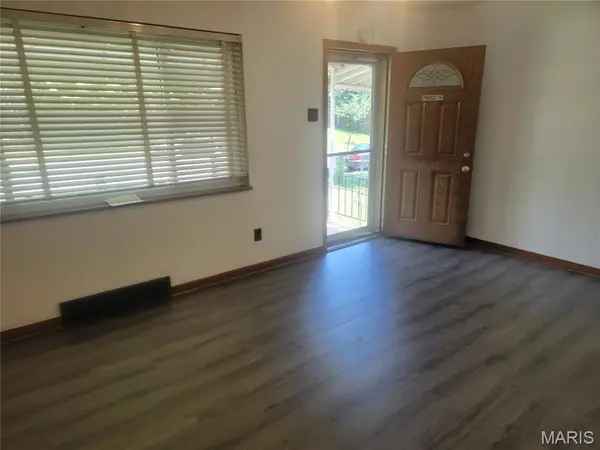 3825 Illinois AVE, St Louis, MO 63118
