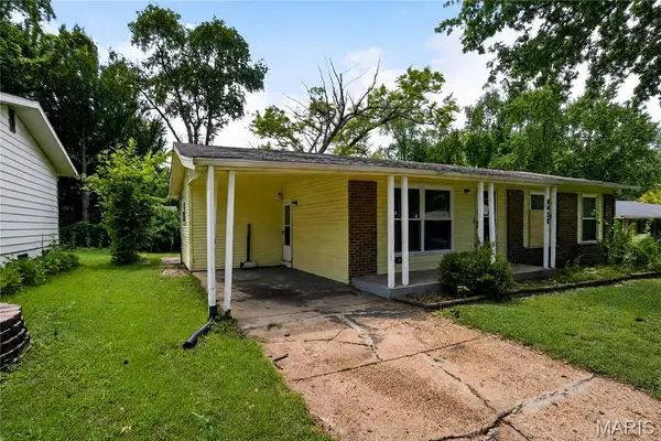 8428 Jacklin AVE, Hazelwood, MO 63042