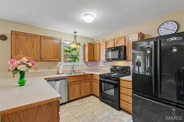 2113 Dettmer PL, Florissant, MO 63031