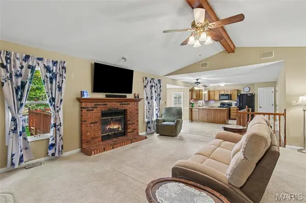 2113 Dettmer PL, Florissant, MO 63031