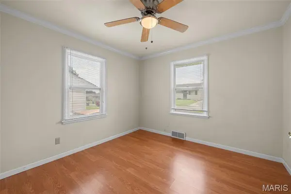9715 Ridge AVE, St Louis, MO 63114