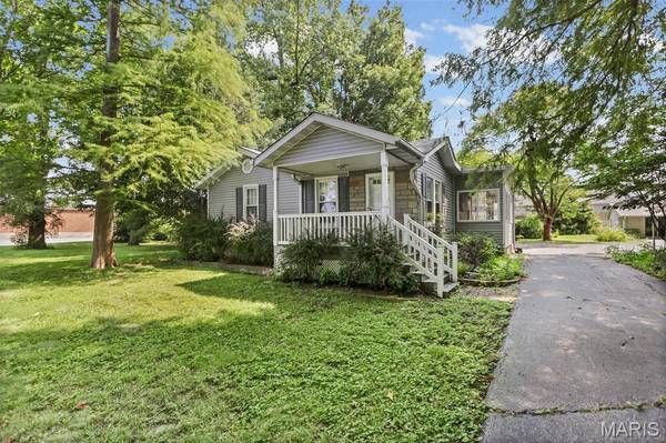 343 Avalon ST, Wood River, IL 62095
