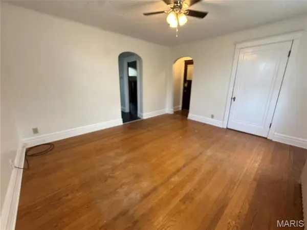3954 Dover PL, St Louis, MO 63116