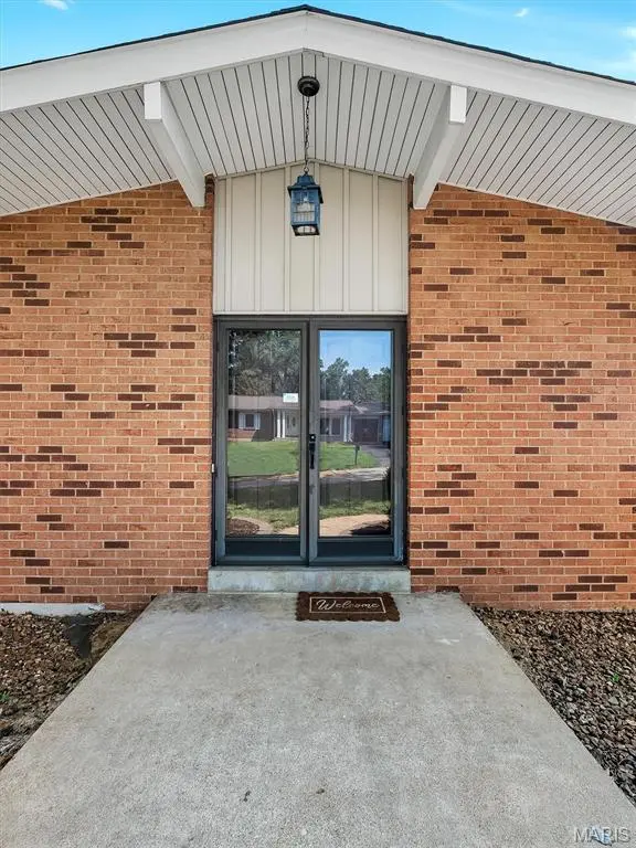 22 La Gorce DR, Chesterfield, MO 63017