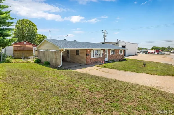 160 Harnett AVE, Wood River, IL 62095