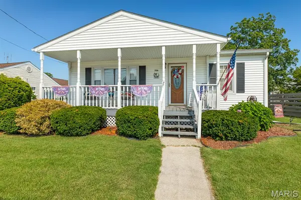 706 S Maple ST, Brighton, IL 62012