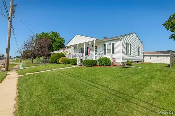 706 S Maple ST, Brighton, IL 62012