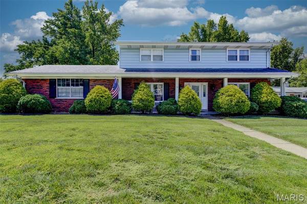 14 Lee CT, St Charles, MO 63301