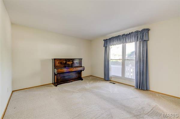 14 Lee CT, St Charles, MO 63301