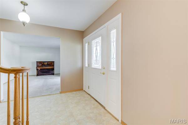 14 Lee CT, St Charles, MO 63301