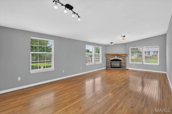 305 N 4th ST, New Florence, MO 63363