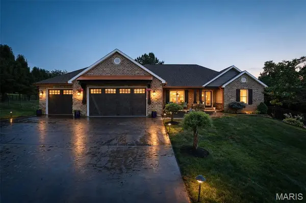2 Brook Parc CT, Hillsboro, MO 63050