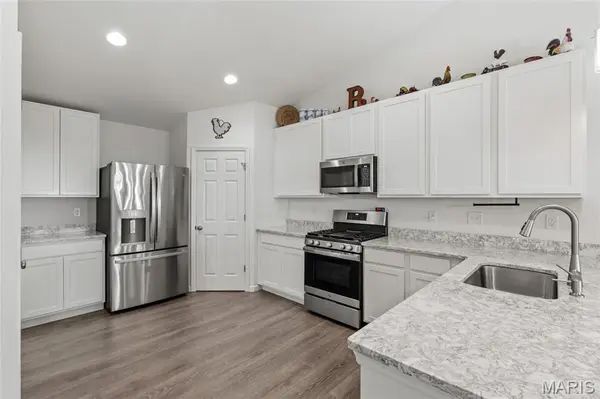 811 Crestwood CT, O'fallon, MO 63366