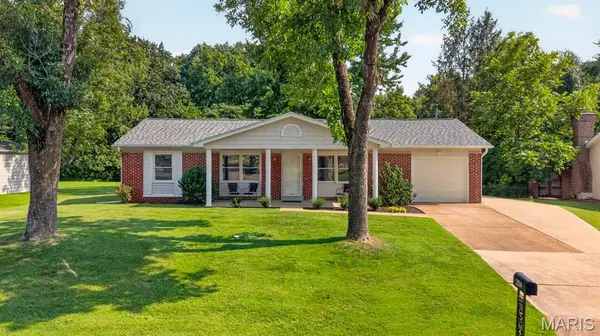 2534 Baltusrol DR, St Louis, MO 63129