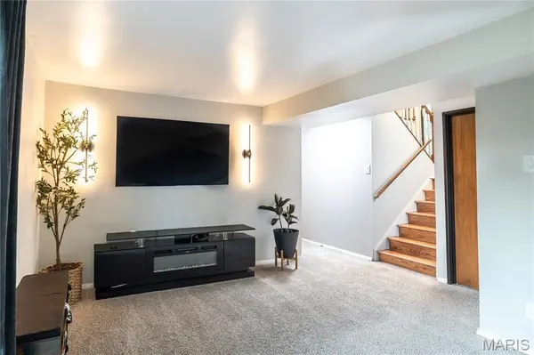 28 Lori CIR, Maryland Heights, MO 63043