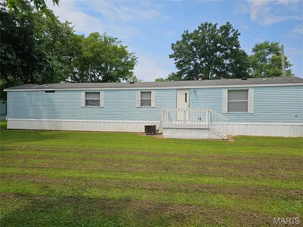 702 E Feifer, Sparta, IL 62286