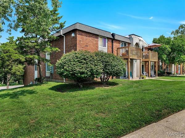 2741 Westphalia CT #F, St Louis, MO 63129