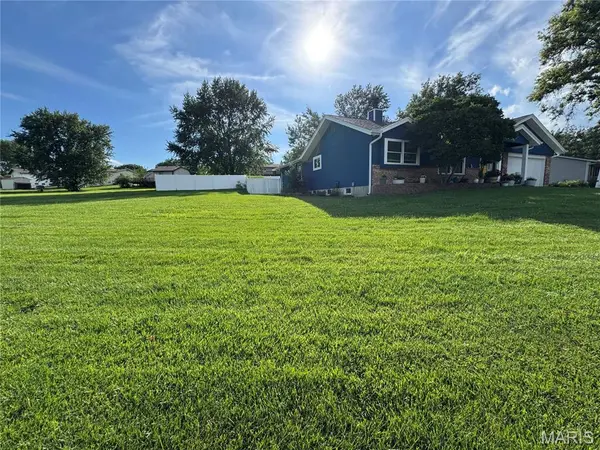 225 Timberidge DR, St Peters, MO 63376