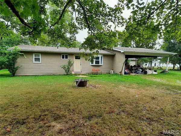 57 E West RD, Sullivan, MO 63080