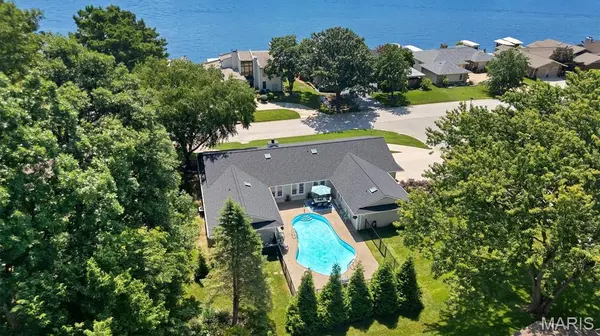 11 Rue Grand DR, Lake St Louis, MO 63367