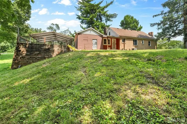 326 Hollywood Heights RD, Caseyville, IL 62232
