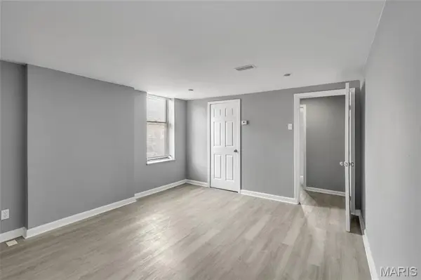 3325 Chippewa ST, St Louis, MO 63118