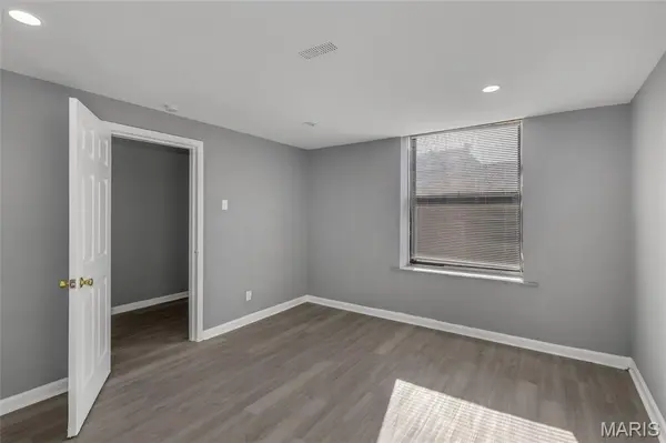 3325 Chippewa ST, St Louis, MO 63118