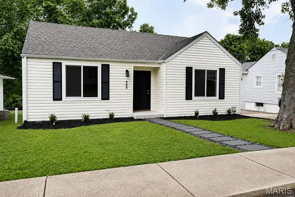 909 Valentine ST, Festus, MO 63028
