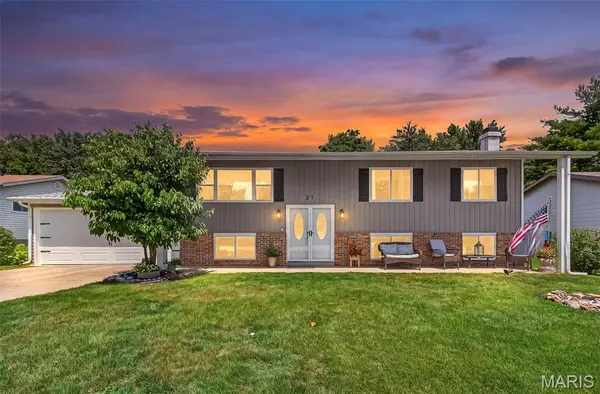 21 Gary Glen DR, St Peters, MO 63376