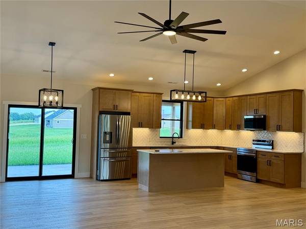 360 Honeysuckle DR, Hannibal, MO 63401